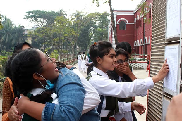 এসএসসির ফল প্রকাশ, গড় পাসের হার ও জিপিএ–৫ কমেছে
