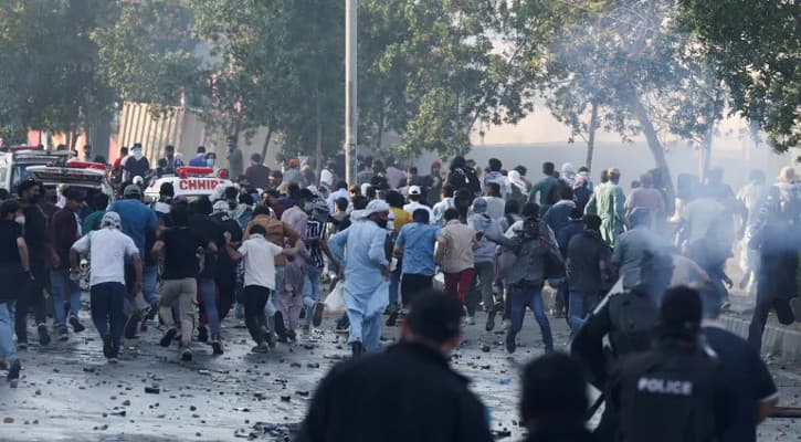 পাকিস্তানে বিক্ষোভকারীদের গুলি ছুঁড়েছিল মার্কিন মেরিন সেনারা