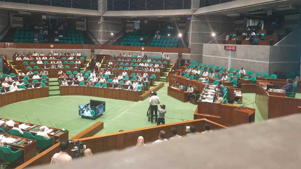 লন্ডনে তারেক রহমানকে ‘ট্রফি দিয়ে ভোটের তারিখ আনেন ইউনূস’: সংসদে মীর শাহে আলম