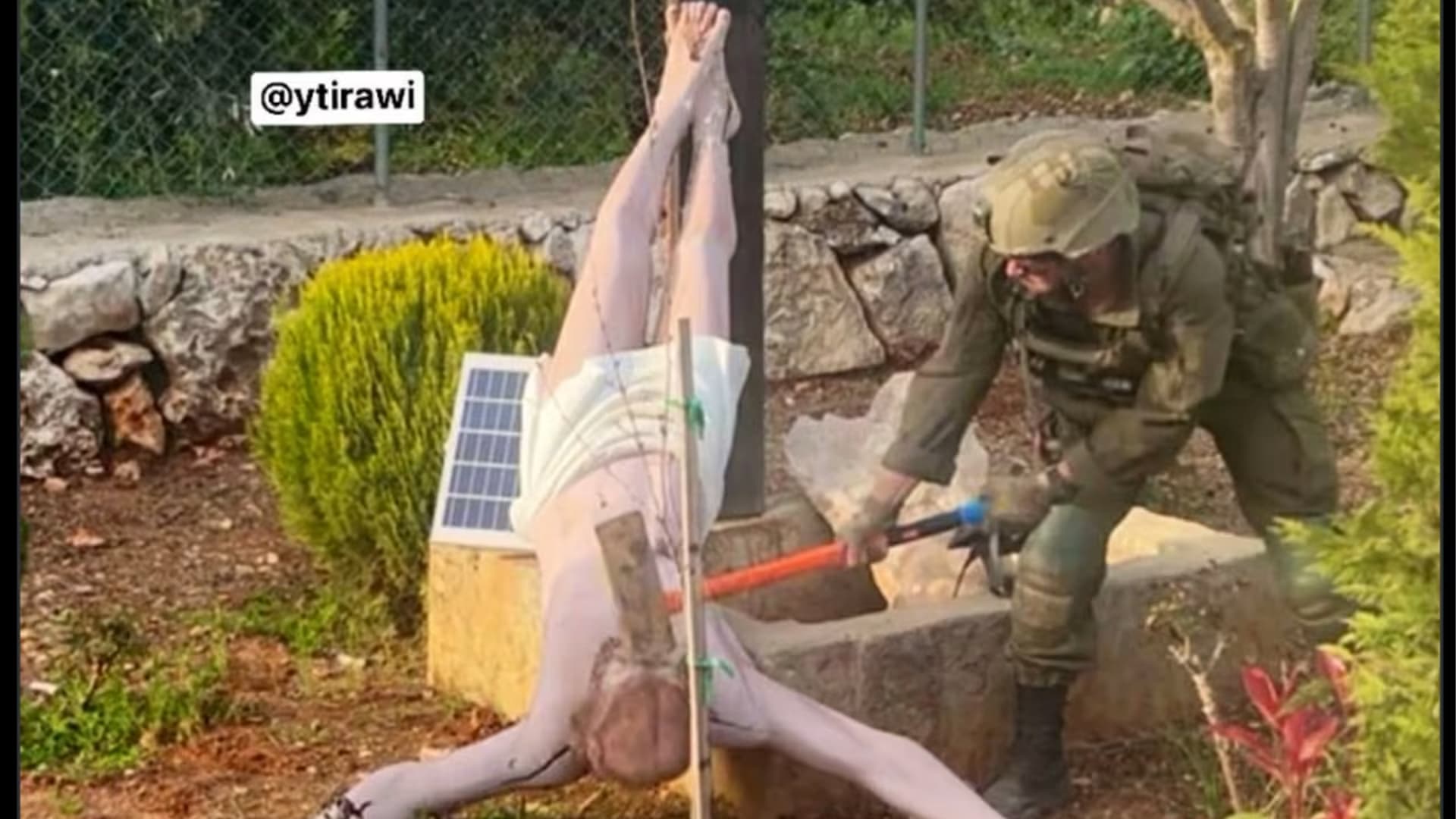 যিশুর মূর্তিতে ইসরায়েলি সেনার আঘাত, বিশ্বজুড়ে তীব্র ক্ষোভ ও নিন্দার ঝড়