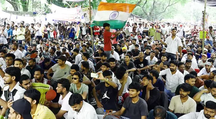 ভারতে ফের আন্দোলনের হুঁশিয়ারি ককরোচ পার্টির