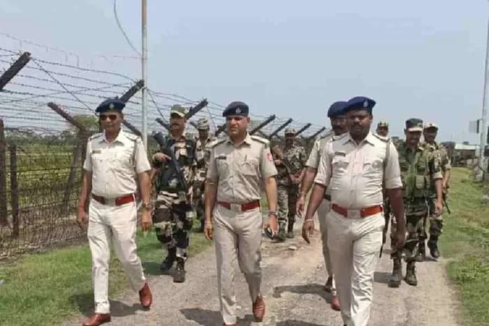 বাংলাদেশের সঙ্গে সীমান্তে কাঁটাতারের বেড়া নির্মাণের মাঠজরিপ শুরু পশ্চিমবঙ্গে