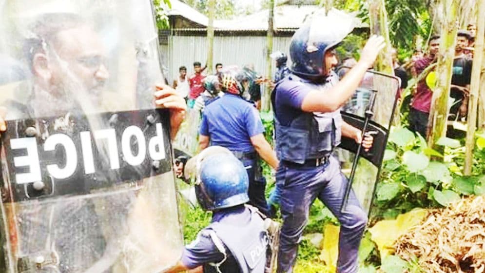 শিশু নন্দিনী রানী হত্যাকাণ্ডে রণক্ষেত্র লালমনিরহাট, সংঘর্ষে আহত অন্তত ৩০