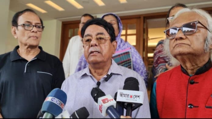 ‘একটি ফুলকে বাঁচাব বলে...’ গানের শিল্পী আপেল মাহমুদ প্রমাণ দিলেন তিনি একজন বীর মুক্তিযোদ্ধা
