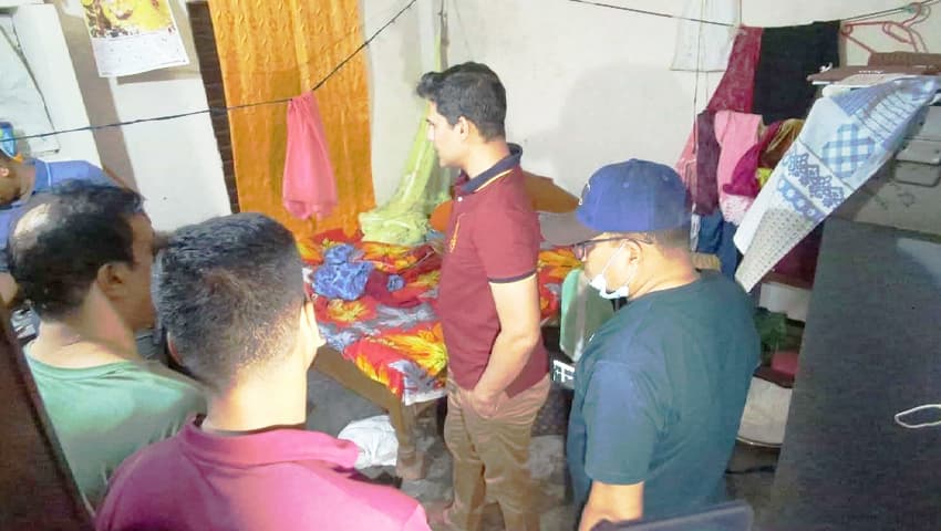 ভবনের বাসিন্দারা গিয়েছিলেন রথযাত্রায়, ফিরে দেখেন সব তছনছ, একজনের লাশ পড়ে আছে