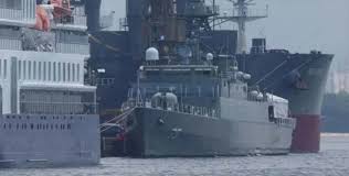 মার্কিন সাবমেরিন ডুবিয়ে দিল ইরানি যুদ্ধজাহাজ, নিহত ৮০