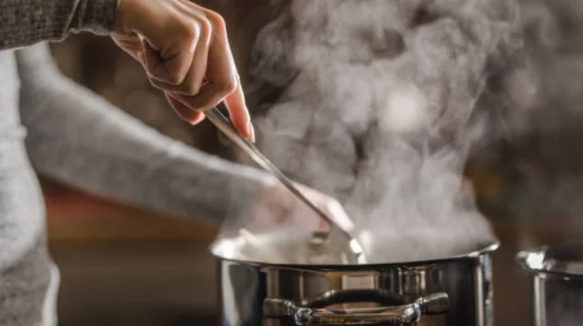 ধূমপানের চেয়ে বেশি ক্ষতিকারক হতে পারে রান্নার ধোঁয়া