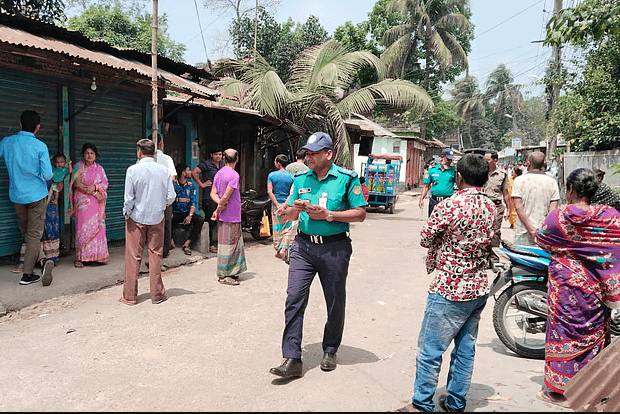 রংপুরে যুবক হত্যাকাণ্ডের পর হিন্দুদের দোকানপাট ও বাড়িঘরে হামলা, পুলিশ বলছে ‘ভিন্ন খাতে নেওয়ার চেষ্টা’