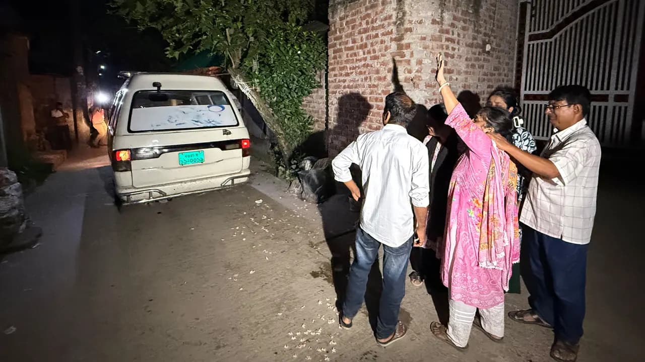 ‘বিদায় দিদি, পাপীদের শাস্তি হবে’, রংপুরে চারজনের মৃত্যুতে স্বজনের আহাজারি