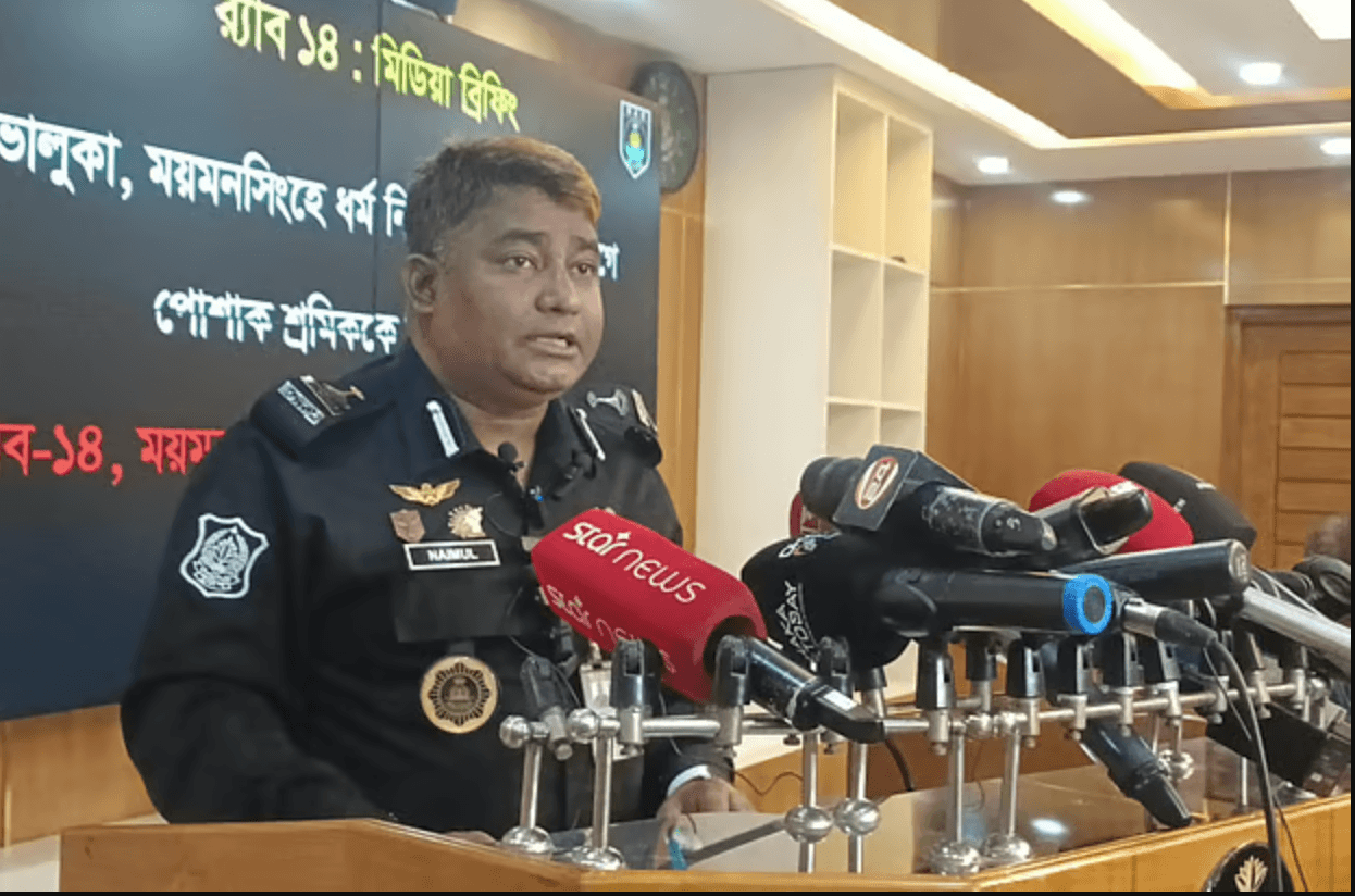 চাকরি ছাড়তে বাধ্য করে দিপু দাসকে উত্তেজিত জনতার কাছে তুলে দেওয়া হয়: র‍্যাব