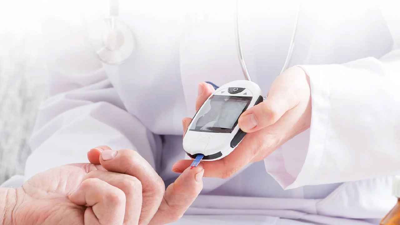 ডায়াবেটিস চিকিৎসা করতে গেলে জীবনযাপন পদ্ধতিতে আগে পরিবর্তন আনতে হবে