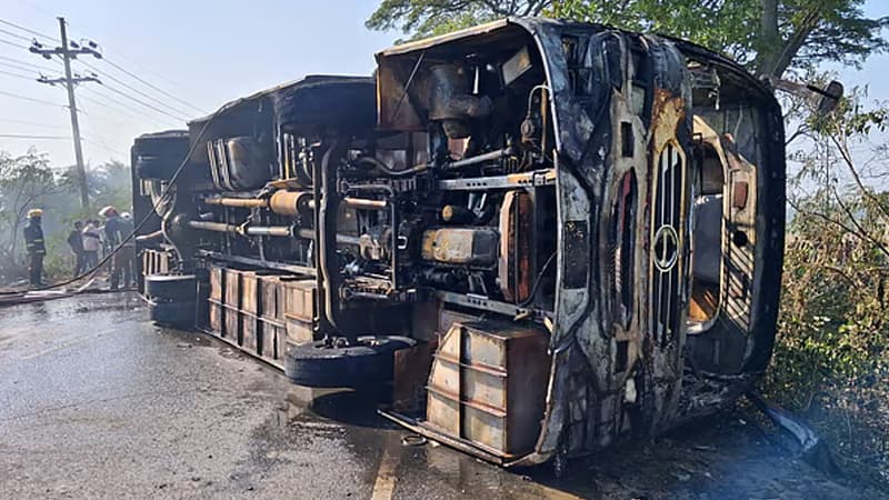 চালক অমনোযোগী হওয়ায় ঝরে গেল চার প্রাণ