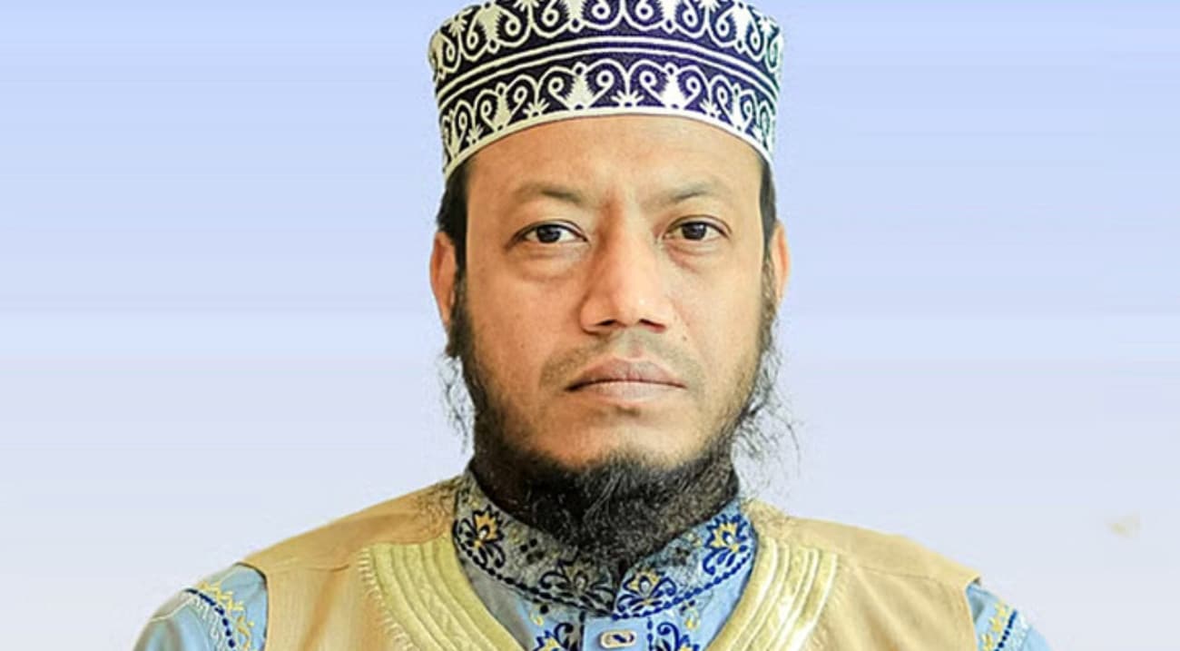 জামায়াতের এমপি মুফতি আমির হামজার নামে গ্রেপ্তারি পরোয়ানা জারি