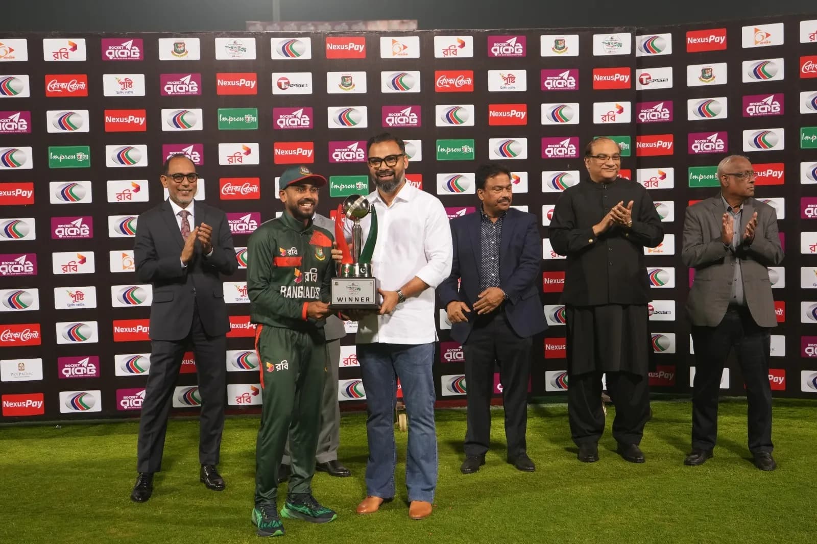 ১১ বছর পর রোমাঞ্চকর জয়ে পাকিস্তানের বিরুদ্ধে ওয়ানডে সিরিজ জিতল বাংলাদেশ