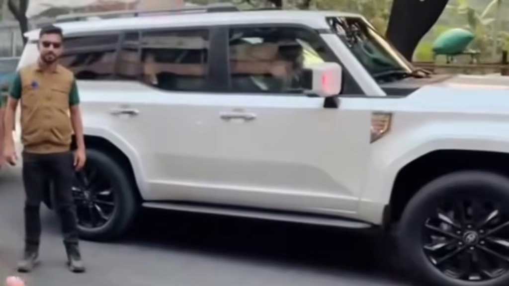 ‘চলেন যুদ্ধে যাই’: অফিসে যাওয়ার পথে বললেন প্রধানমন্ত্রী