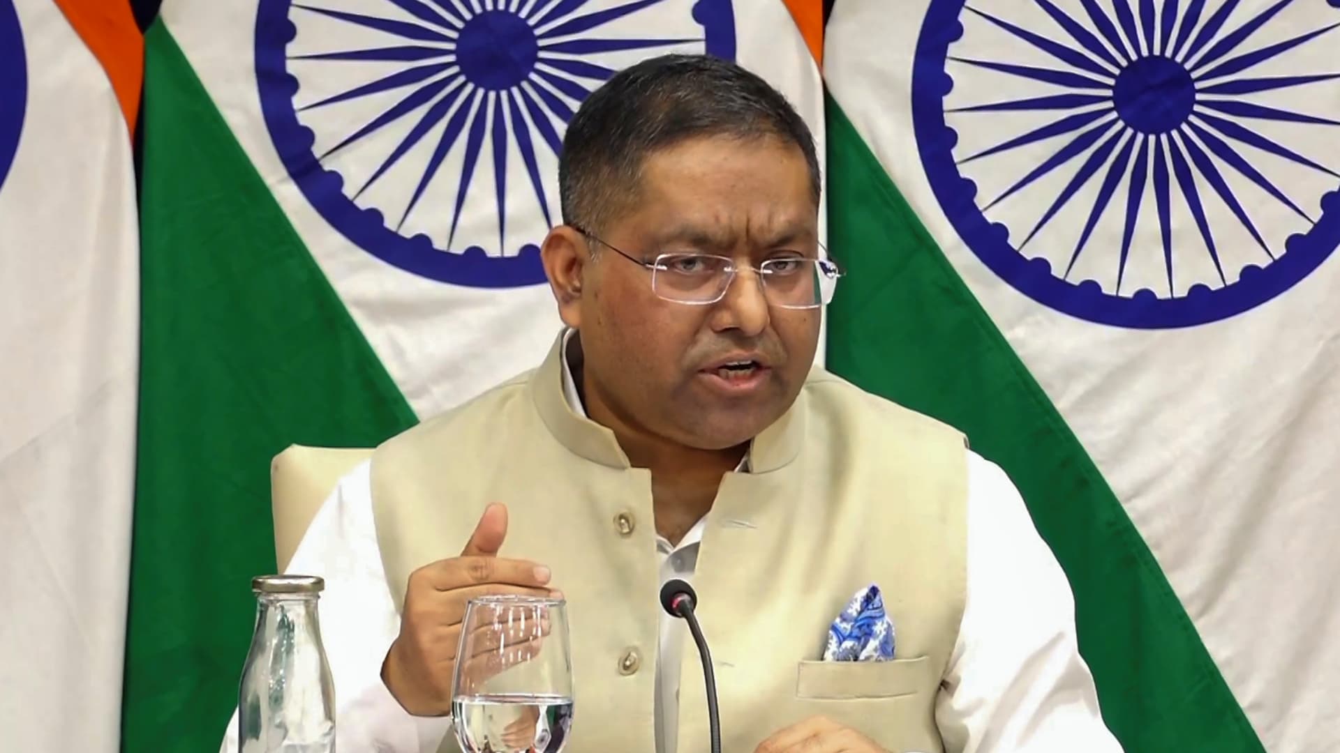 হাসিনাকে ফেরাতে বাংলাদেশের দেয়া চিঠি নিয়ে কী বললো ভারত?