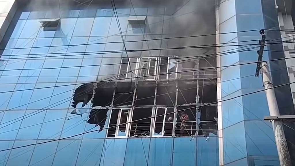 চট্টগ্রামের টেরিবাজারস্থ অর্কিড প্লাজায় অগ্নিকান্ডে ২ জনের মৃত্যু