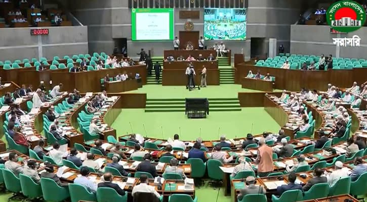 জুলাই সনদ বাস্তবায়নে আবেগ নয়, সাংবিধানিক পথে চলতে হবে: স্বরাষ্ট্রমন্ত্রী