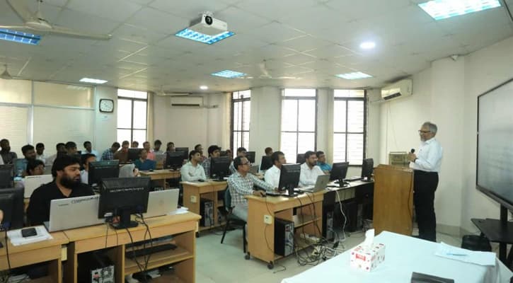 এআই নিয়ে গবেষণা পরিচালনার আহ্বান ইউজিসির