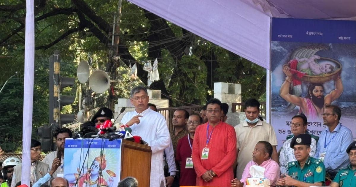 সনাতন ধর্মাবলম্বীরা নিজেদের সংখ্যালঘু ভাববেন না: স্বরাষ্ট্রমন্ত্রী