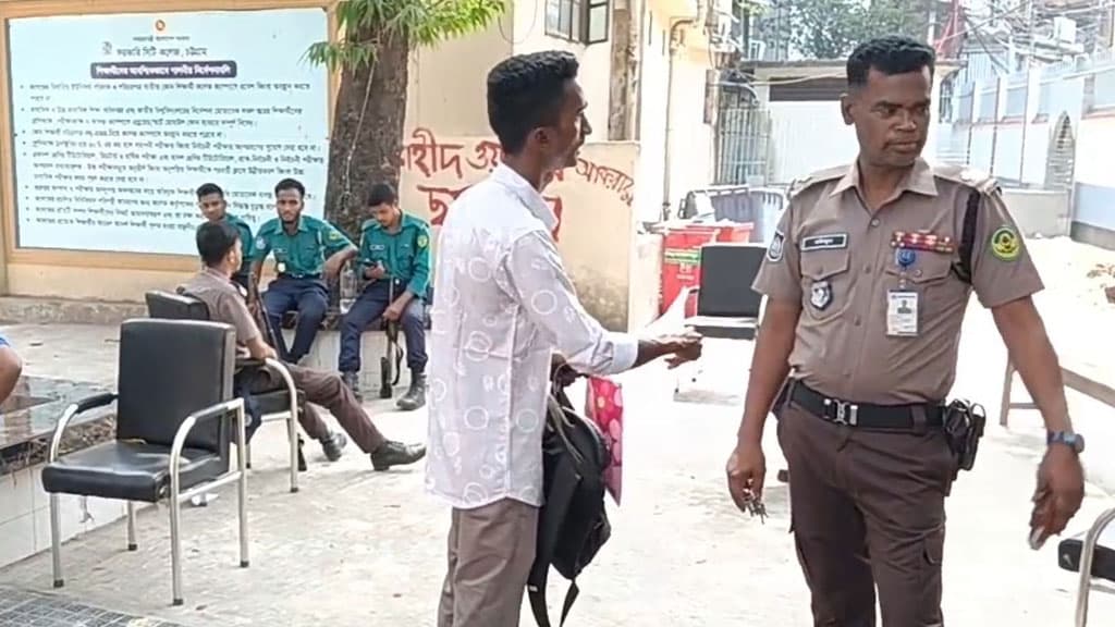 সংঘর্ষের পর চট্টগ্রাম সিটি কলেজে পুলিশের অবস্থান, নজরদারিতে সব শিক্ষা প্রতিষ্ঠান