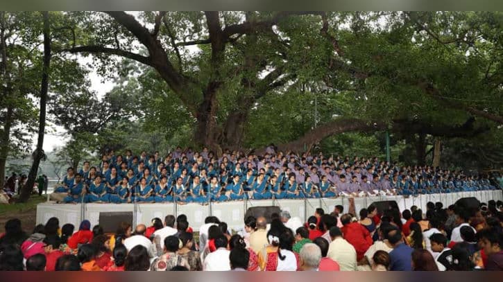 রমনার বটমূলে গান-কবিতায় ছায়ানটের বর্ষবরণ, শঙ্কামুক্ত জীবনের প্রত্যাশা