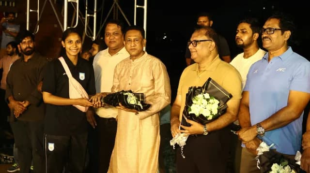 গভীর রাতে ঋতুপর্ণাদের ফুলের তোড়া দিতে ২০ লাখ টাকা খরচ