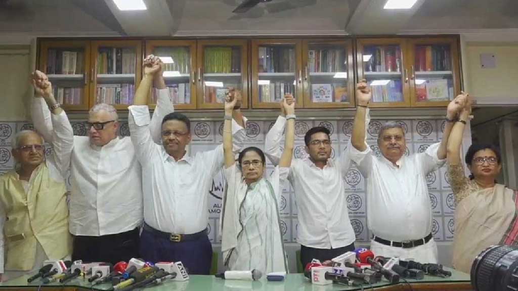 পরাজিত হয়েও পদত্যাগ করতে নারাজ মমতা, ভোট কারচুপির অভিযোগ