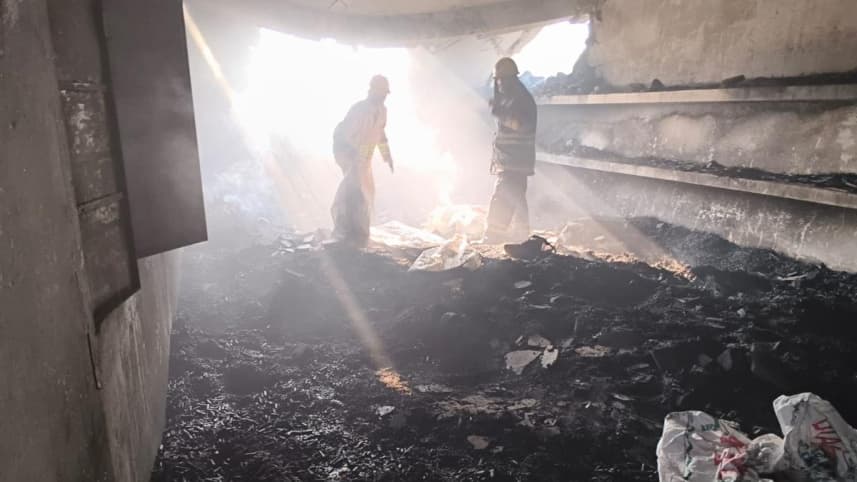  ভোটের মুখে তামিলনাড়ুতে ভয়াবহ বিস্ফোরণ! অন্তত ১৭ জনের মৃত্যু, ধ্বংসস্তূপে আটকে বহু মানুষ