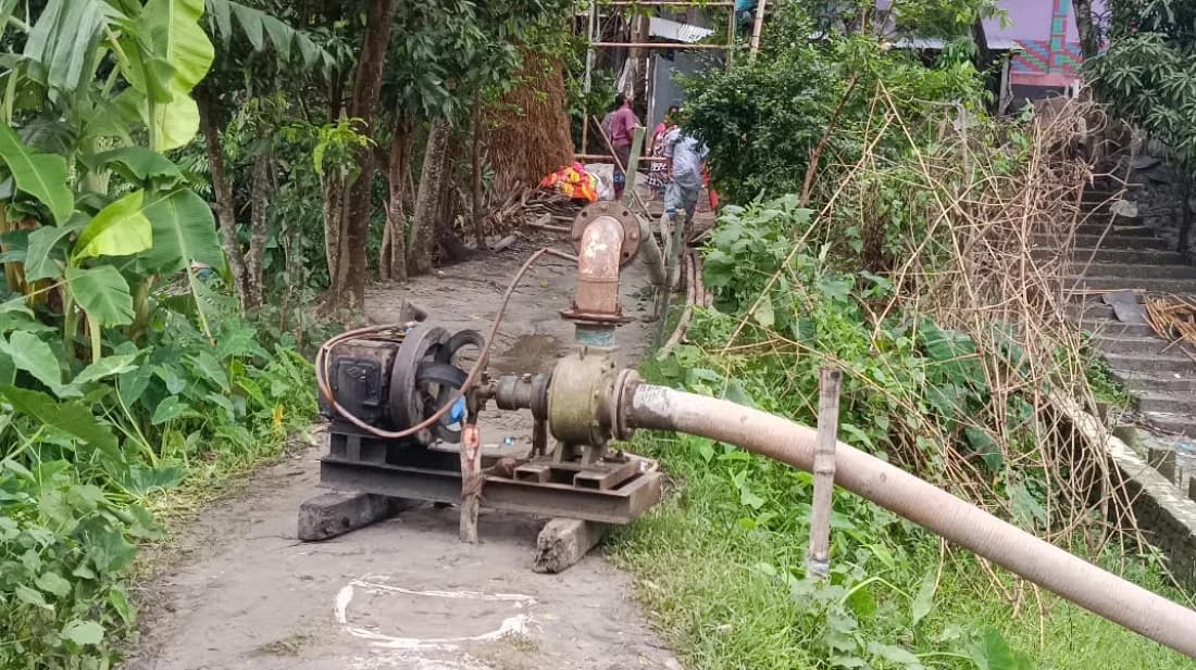 চাঁদপুরে অবৈধভাবে বালু উত্তোলনের অভিযোগ, হুমকিতে মন্দির ও শ্মশান