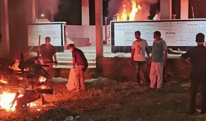 রংপুর হত্যাকাণ্ড: পাশাপাশি দাহ হলো চারটি চিতা