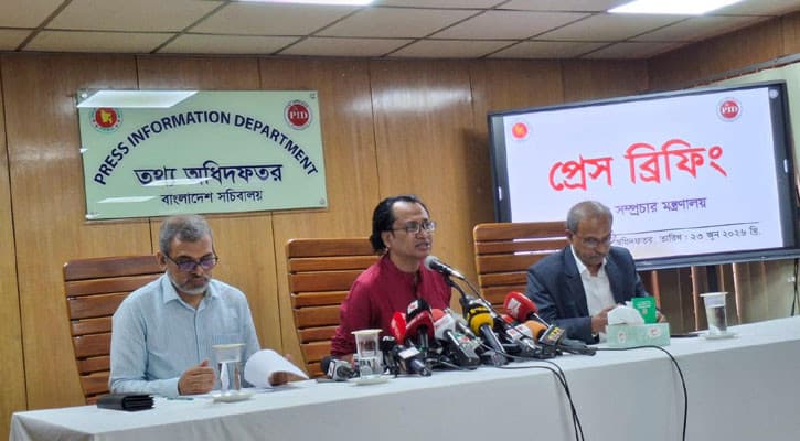 আ.লীগ নিষিদ্ধ হবে কি না, সিদ্ধান্ত আদালতের: প্রধানমন্ত্রীর উপদেষ্টা